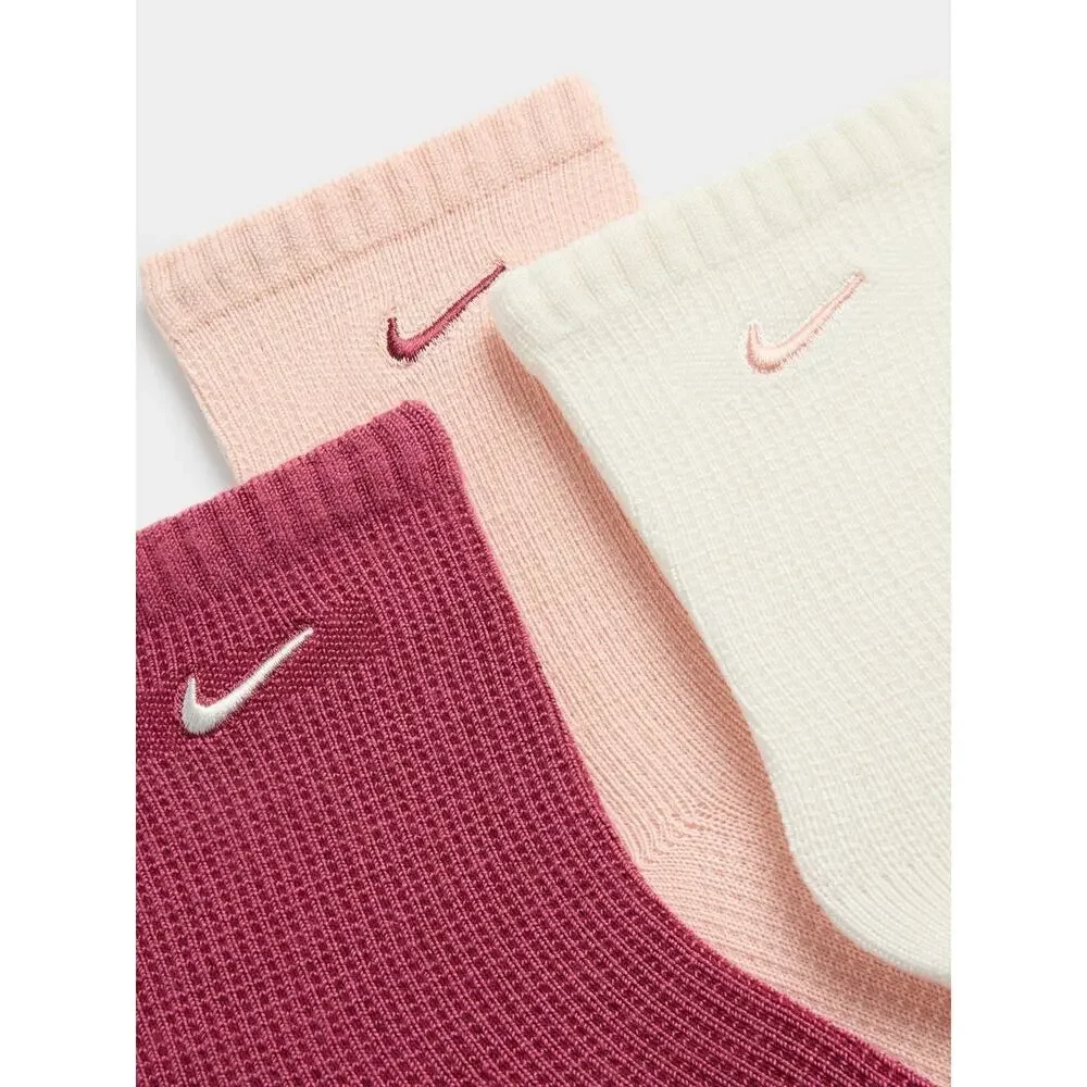 Nike Kids Soft And Cozy 3-Pack Waffle Crew Socks Size 5-7 Pink Burgundy White